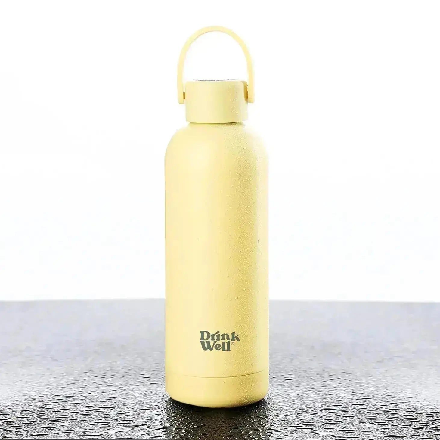 Bouteille en inox DrinkWell de 500 ml de couleur jaune, présentée en vue produit sur fond neutre.